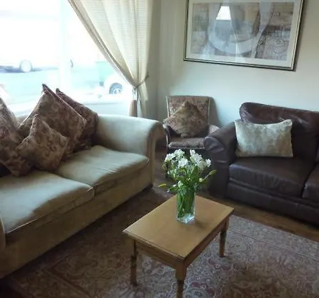 بيت للعطل Sunflower House - Spacious Three Bedroom House *