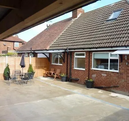 بيت للعطل Sunflower House - Spacious Three Bedroom House *