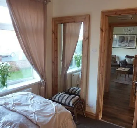 Sunflower House - Spacious Three Bedroom House Сasa de vacaciones *