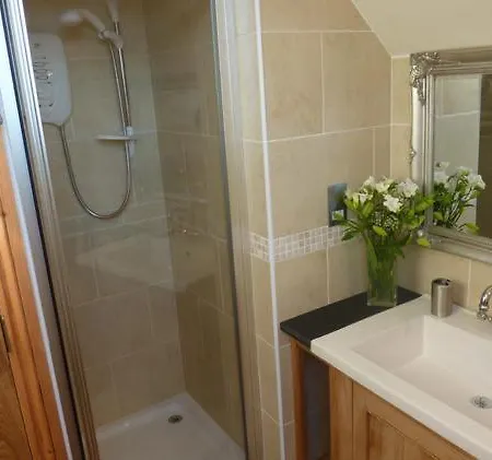 Sunflower House - Spacious Three Bedroom House