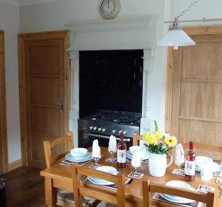 Sunflower House - Spacious Three Bedroom House Сasa de vacaciones *